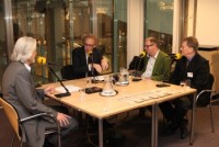 Live opname Grote BNR Klantenshow met op deze foto Wil Wurtz, directeur Platform voor Klantgericht Ondernemen, Rens de Jong, Prof. Victor Lamme en Bob Thompson. Niet zichtbaar op de foto, wel in de BNR Klantenshow, Jennifer Rietveld van Vitens