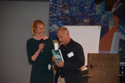 Maricken Hengeveld, directeur PvKO en Prof. dr. Paul Iske