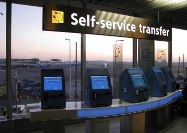 380xSelf-service transfer Schiphol.jpg