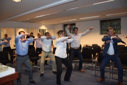 Kennissessie 12 april 2016 publiek doet de Haka